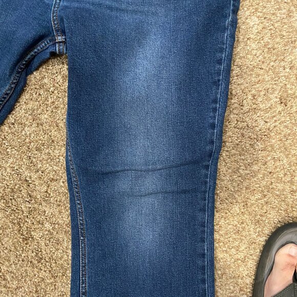 Old Navy - Mens Boot Cut Jeans - 38x32 with Stretch - Picture 3 of 9